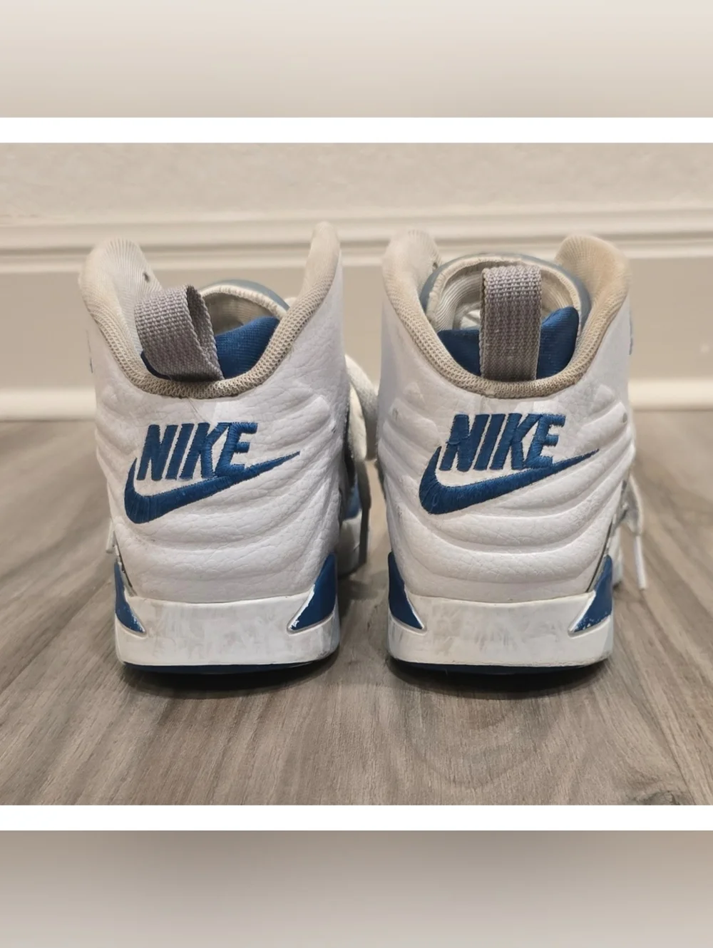 Nike Team Hustle D11 Youth Basketball Shoes Navy White High Tops Size 2.5Y